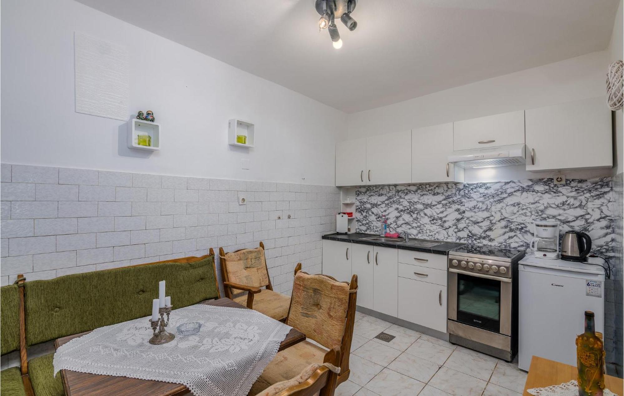 Lovely Apartment In Stara Baska 1 With Kitchen Extérieur photo