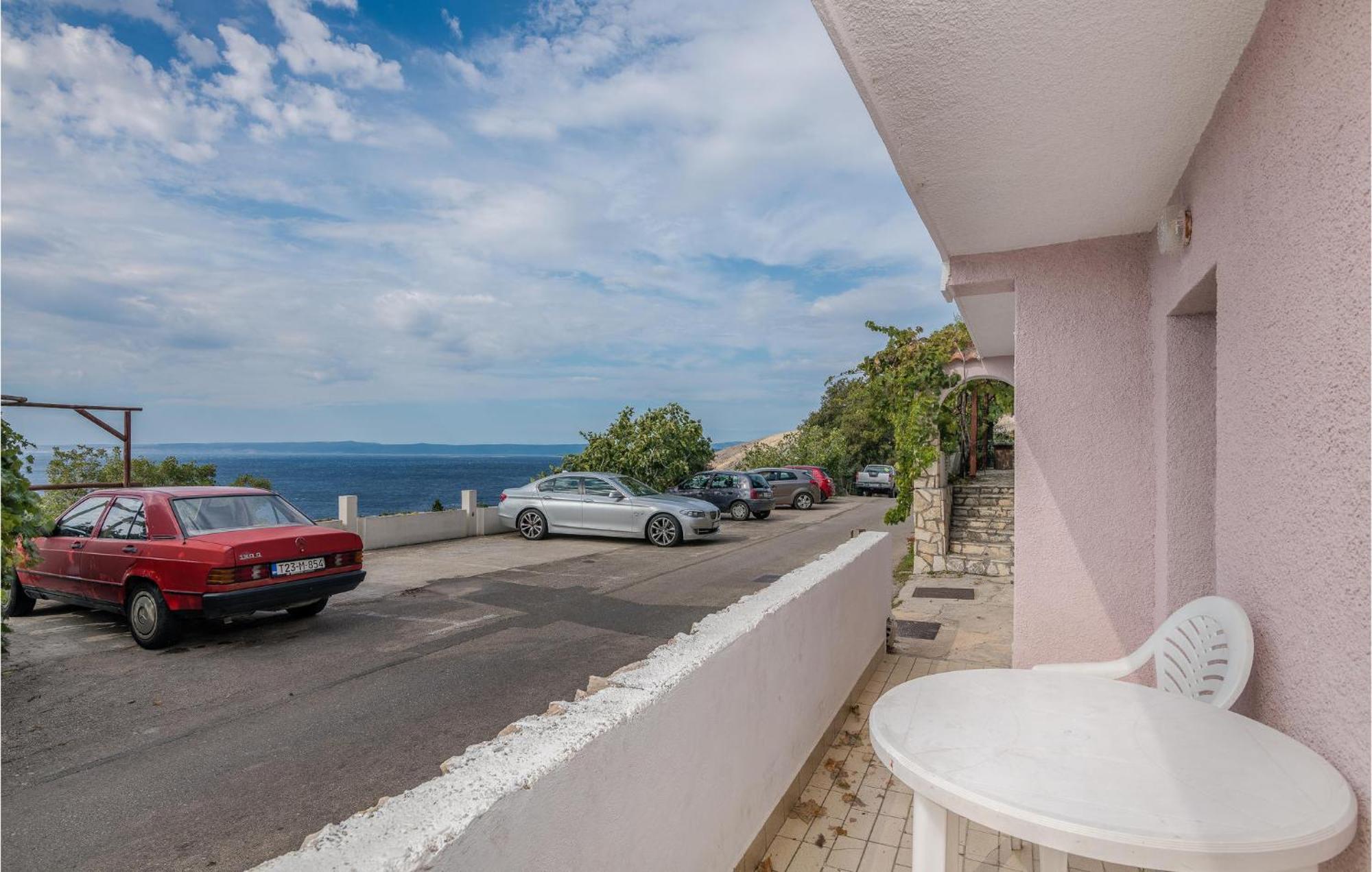 Lovely Apartment In Stara Baska 1 With Kitchen Extérieur photo